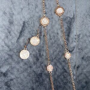 Elegant Pearl and Gold Necklace